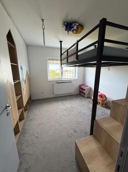 Apartament cu 4 camere decomandat, mobilat în Băneasa