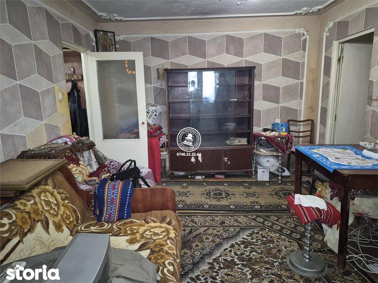 Apartament cu 3 camere semidecomandat în Dacia