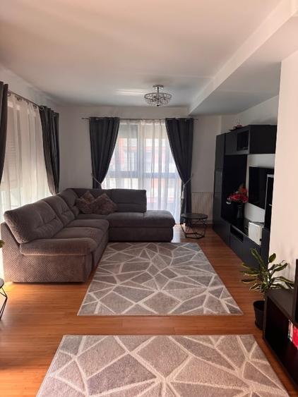 Apartament cu 3 camere decomandat, mobilat în Central
