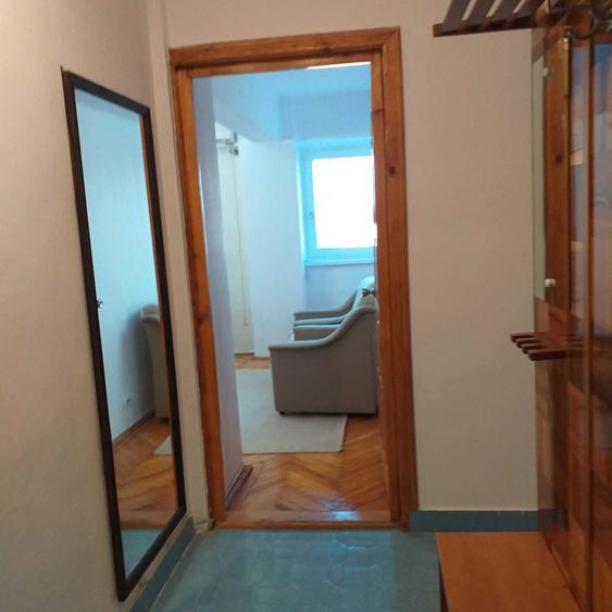 Apartament cu 3 camere decomandat în Exterior Vest