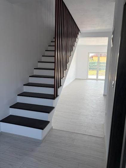 Duplex cu 4 camere cu Canalizare în Săcălaz