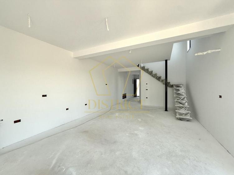 Duplex cu 4 camere cu Canalizare în Covaci