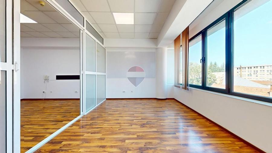 Spațiu comercial, de 110 mp, în Centrul Civic