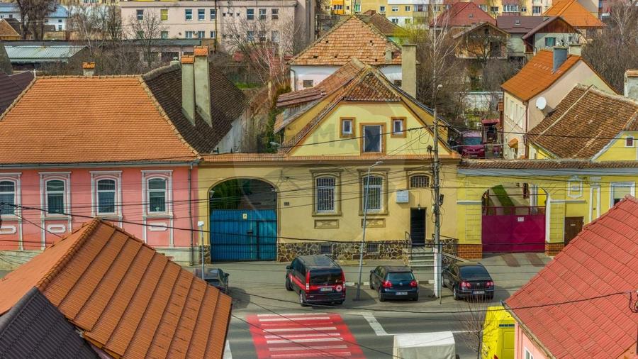 Apartament cu 7 camere decomandat în Ultracentral