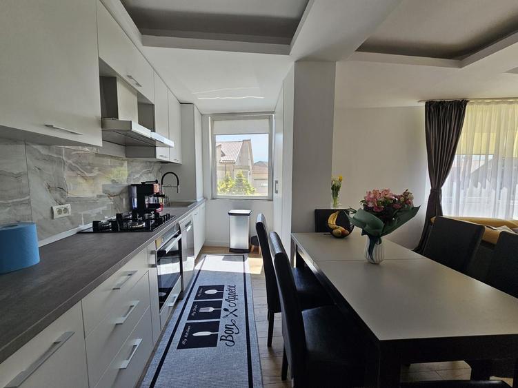 Apartament cu 3 camere decomandat, mobilat în Sud