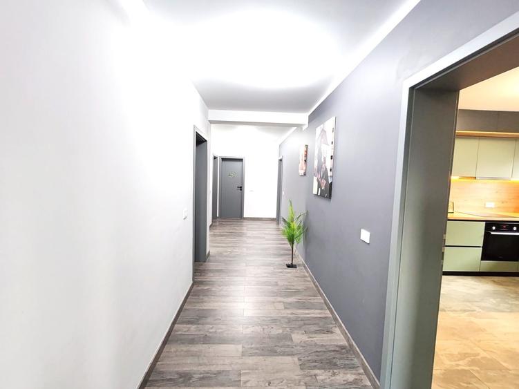 Casă cu 4 camere în Exterior Vest