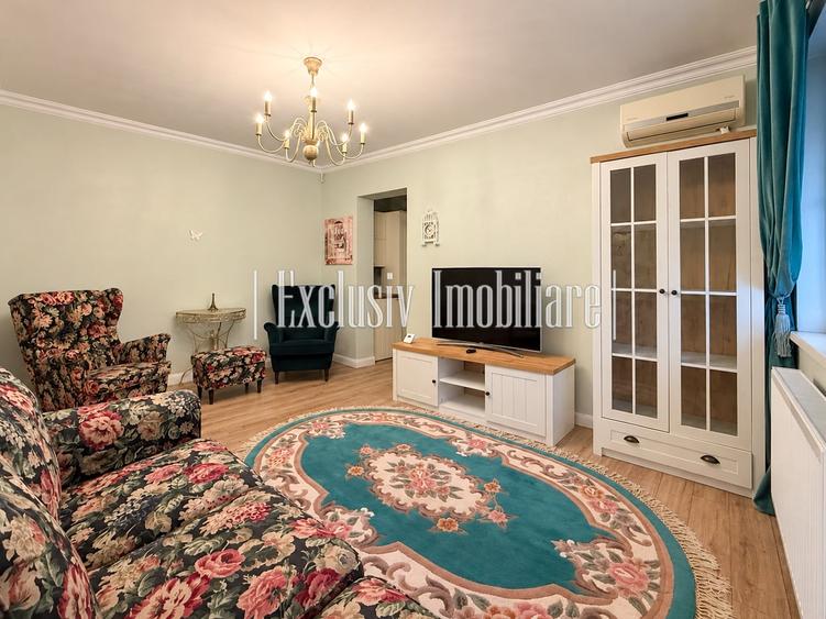 Apartament cu 3 camere semidecomandat în Tomis II