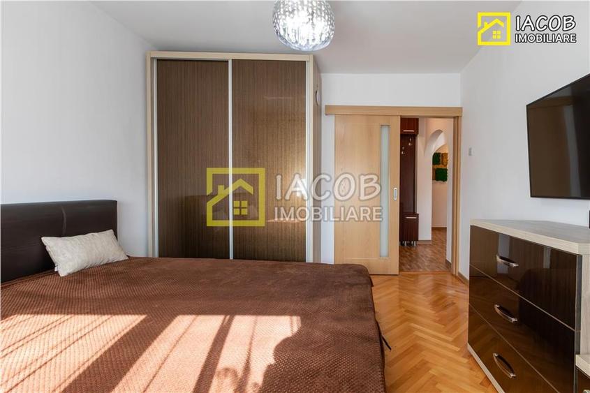 Apartament cu 3 camere decomandat, mobilat în 9 Mai