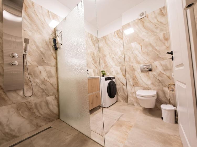 Apartament cu 2 camere decomandat, mobilat în Universitate