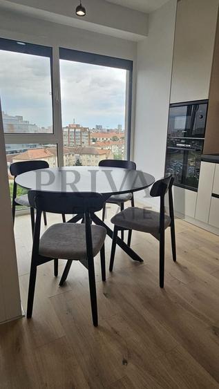 Apartament cu 2 camere decomandat, mobilat în Central