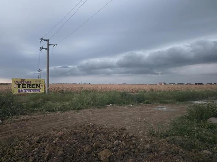 Teren intravilan de 105777 mp, în Nord-Est