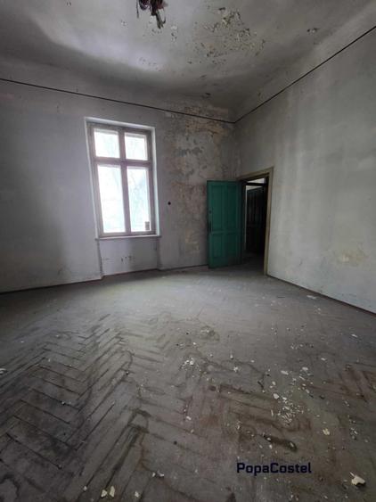 Casă individuală cu 18 camere cu Canalizare în Ultracentral