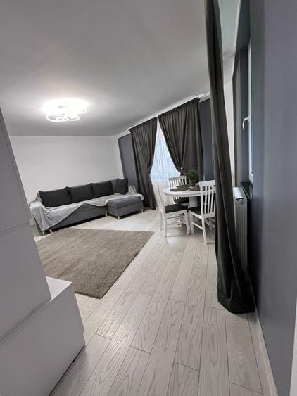 Garsonieră decomandată în Precista