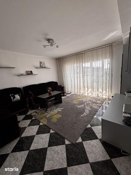 Apartament cu 3 camere decomandat în Găvana