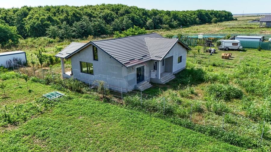 Casă individuală cu 4 camere cu Teren 1007 Mp în Sud