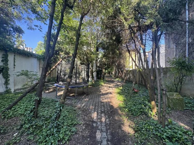 Casă cu Canalizare în Grădina Icoanei