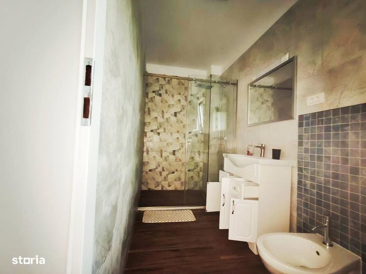Casă cu 4 camere în Lumina