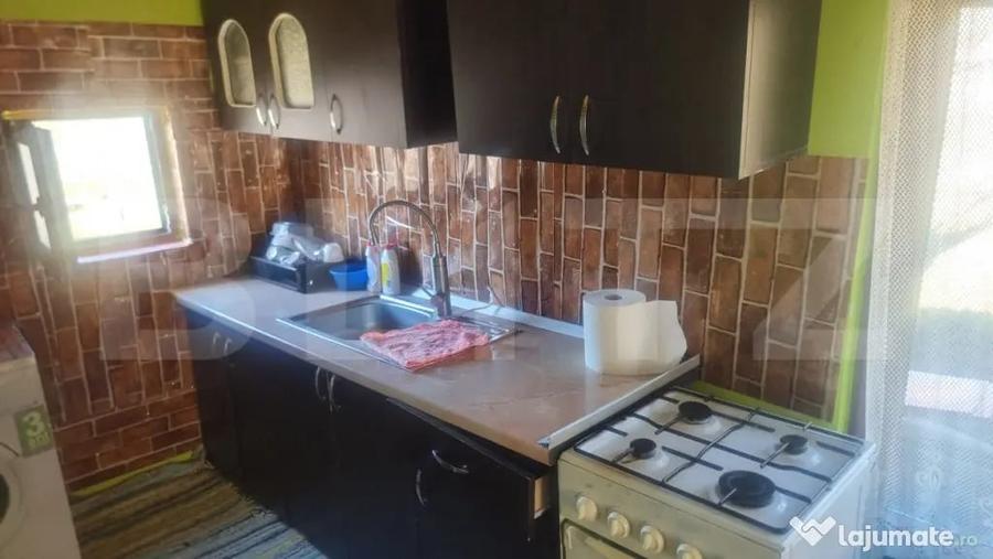 Casă cu 3 camere cu Teren 2000 Mp în Iordăcheanu