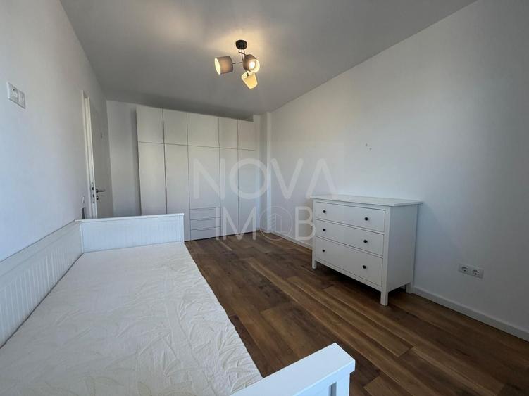 Apartament cu 3 camere semidecomandat, mobilat în Exterior Vest