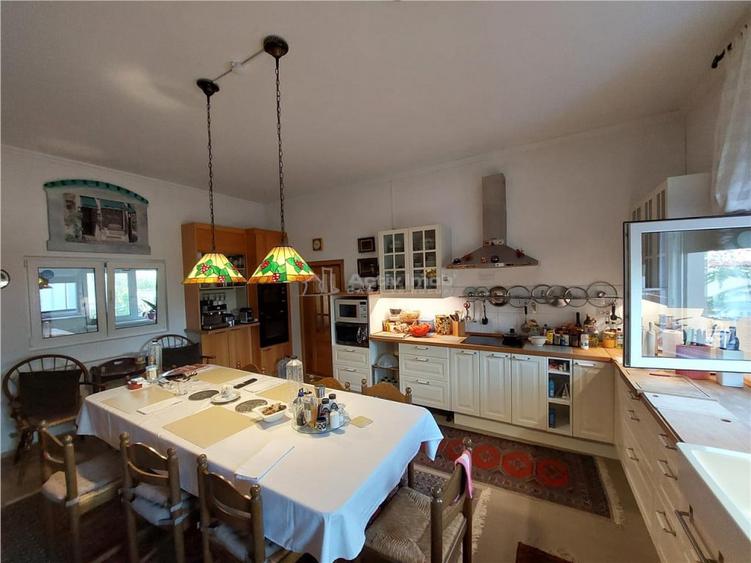 Casă cu 5 camere cu Teren 7241 Mp în Central