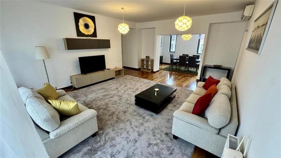 Apartament cu 5 camere decomandat, mobilat în Herăstrău