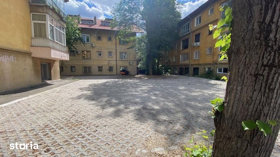 Teren de 415 mp, în Primăverii
