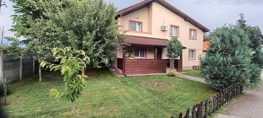 Casă cu Teren 362 Mp în Săbăreni