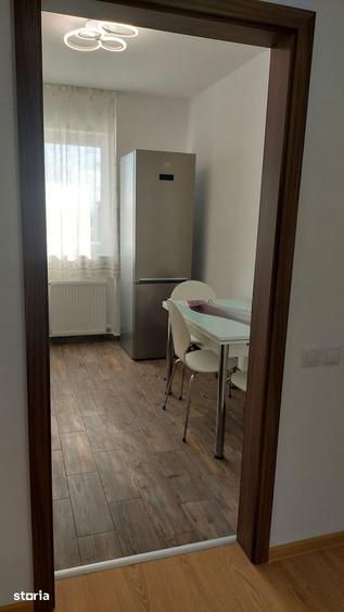 Apartament cu 2 camere decomandat în Tractorul