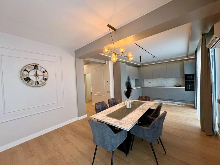 Penthouse cu 3 camere decomandat în Central