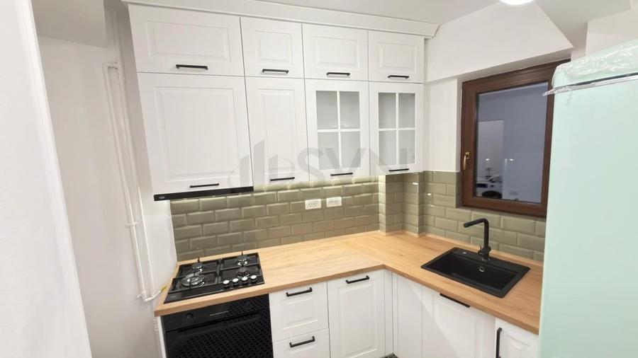 Apartament cu 3 camere decomandat, mobilat în P-ța Victoriei