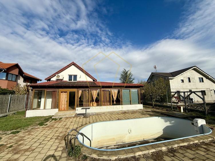 Casă individuală cu 3 camere cu Piscina în Săcălaz