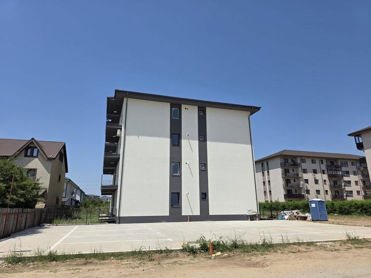 Apartament cu 3 camere decomandat în Dobroești