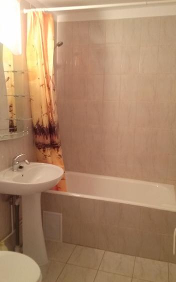 Apartament cu 3 camere decomandat în Cetate