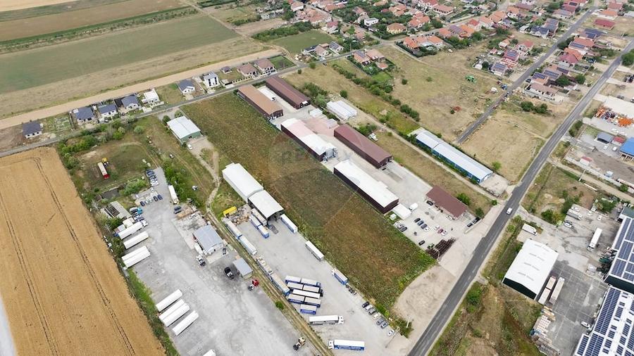 Spațiu comercial, de 3,300 mp, în Sântion