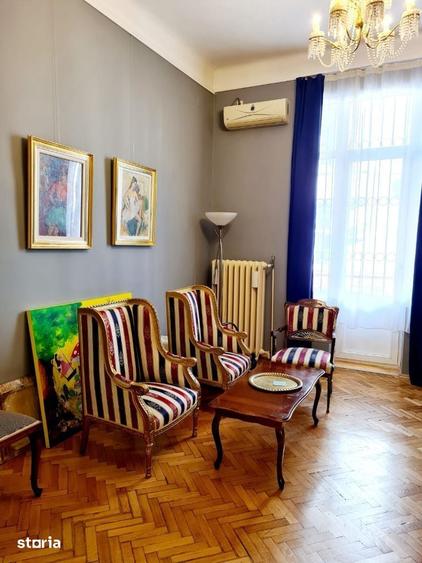 Apartament cu 5 camere în Centrul Civic