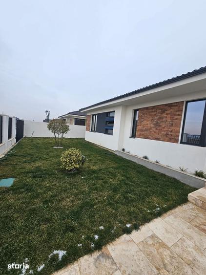 Casă cu 4 camere cu Teren 440 Mp în Central