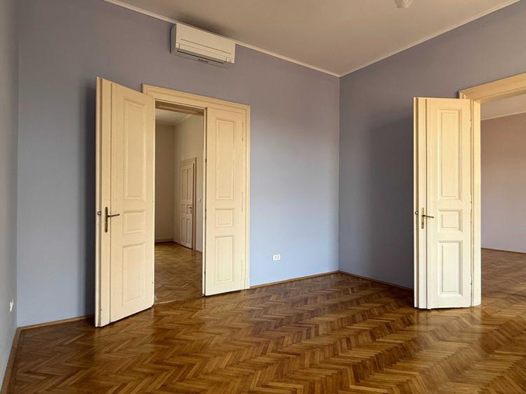 Apartament cu 4 camere decomandat în Ultracentral