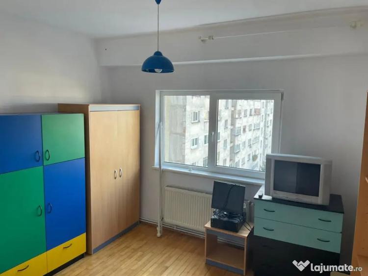Apartament cu 4 camere decomandat în Central