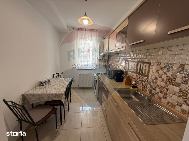 Apartament cu 3 camere decomandat, mobilat în Florești