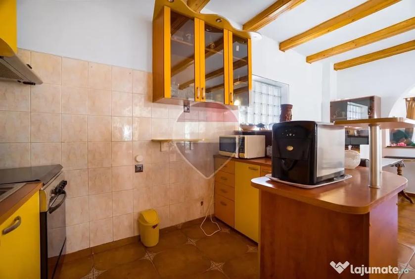 Apartament cu 4 camere decomandat în Central