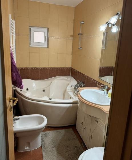 Apartament cu 3 camere decomandat în Micro 20
