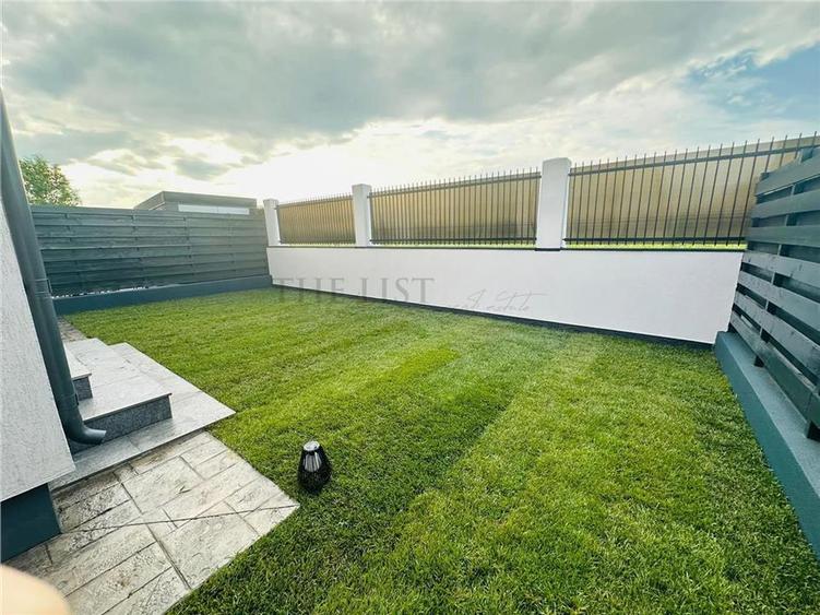 Casă individuală cu 5 camere cu Teren 220 Mp în Odăile
