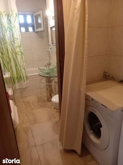 Apartament cu 3 camere semidecomandat, mobilat în Titan