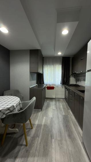Apartament cu 3 camere decomandat în Giurgiului