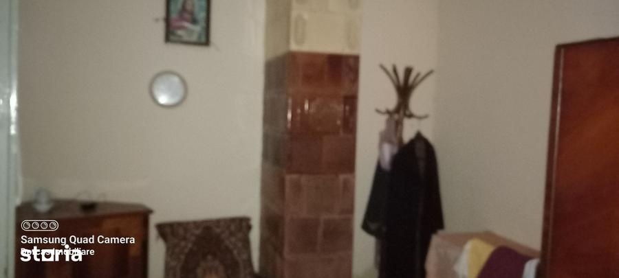 Casă cu 2 camere cu Teren 1074 Mp în Central