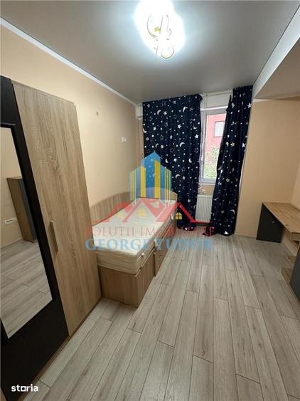 Apartament cu 3 camere decomandat în Roșu