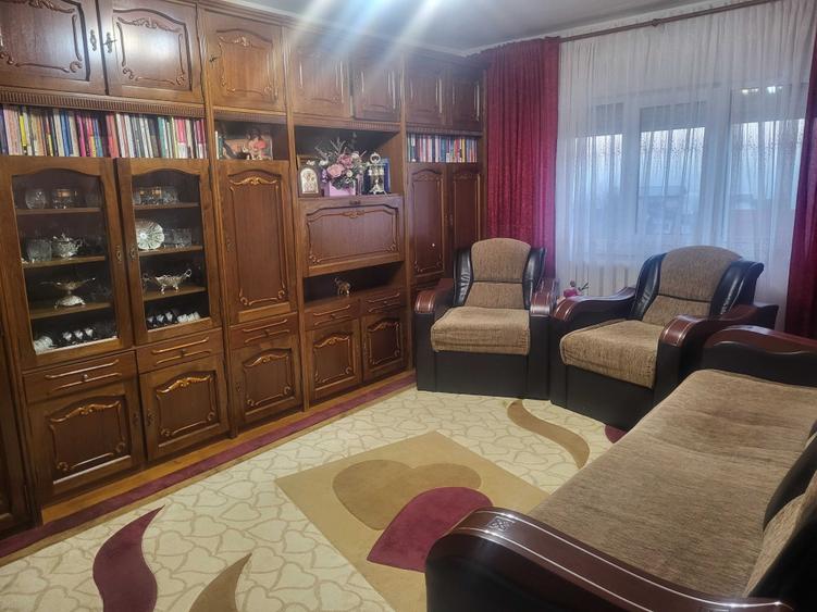 Apartament cu 3 camere decomandat în Obcini
