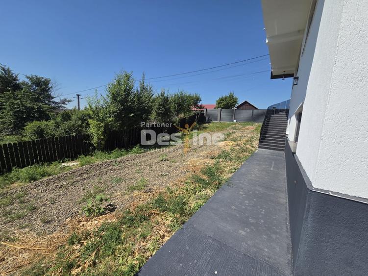 Casă individuală cu 6 camere cu Canalizare în Rediu