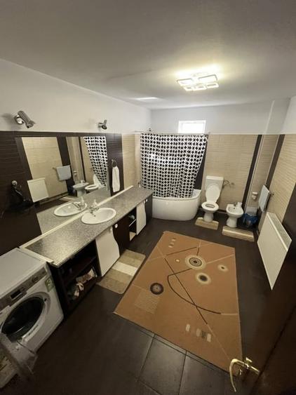 Casă individuală cu 7 camere cu Canalizare în Bereasca