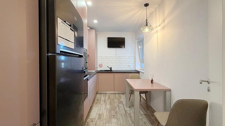 Apartament cu 2 camere decomandat, mobilat în Tractorul